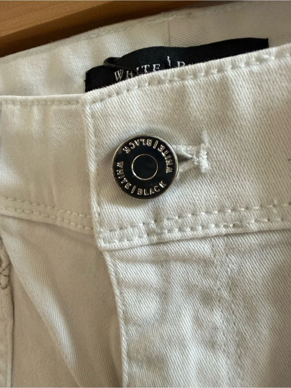 White House Black Market White Crop Pants Size 6 | Embellished Pocket Detail - Picture 5 of 7